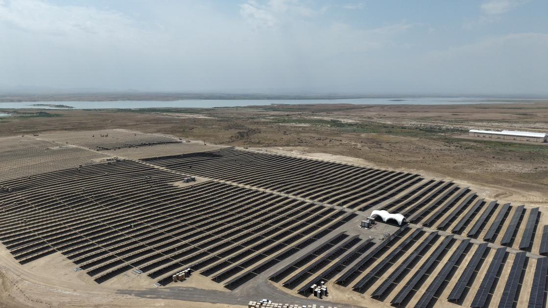 President Ilham Aliyev, First Lady Mehriban Aliyeva inspect construction progress of “Shams 1” and “Garbi Ufug” solar power plants in Nakhchivan (PHOTO/VIDEO)
