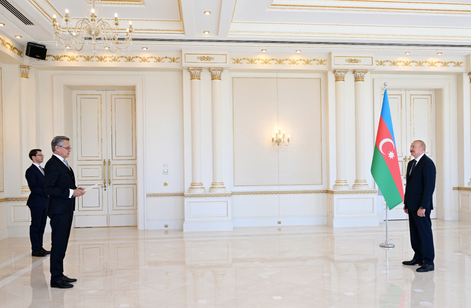 President Ilham Aliyev receives credentials of newly appointed German ambassador (PHOTO)