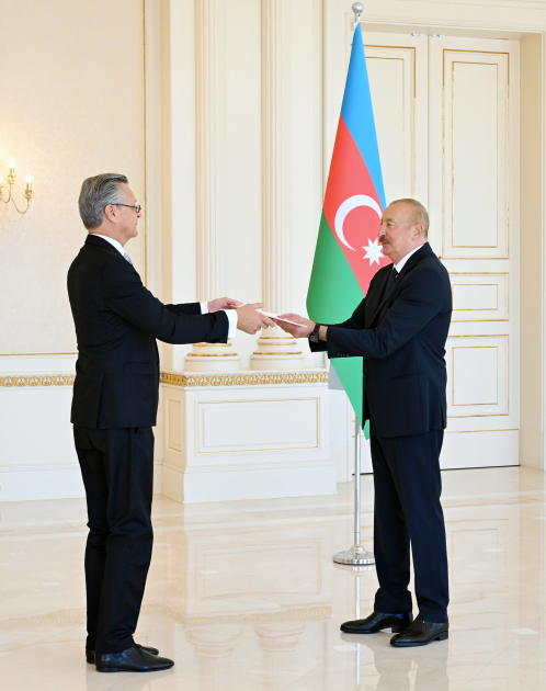 President Ilham Aliyev receives credentials of newly appointed German ambassador (PHOTO)