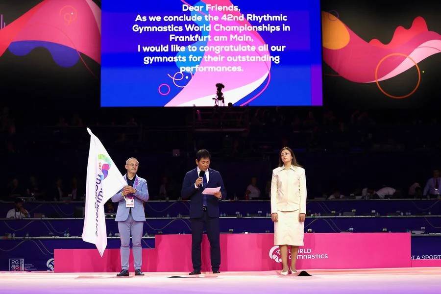Rhythmic gymnastics World Championship flag handed over to Azerbaijan (PHOTO)