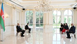 President Ilham Aliyev receives credentials of newly appointed British Ambassador to Azerbaijan (PHOTO)
