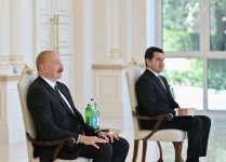 President Ilham Aliyev receives credentials of newly appointed British Ambassador to Azerbaijan (PHOTO)