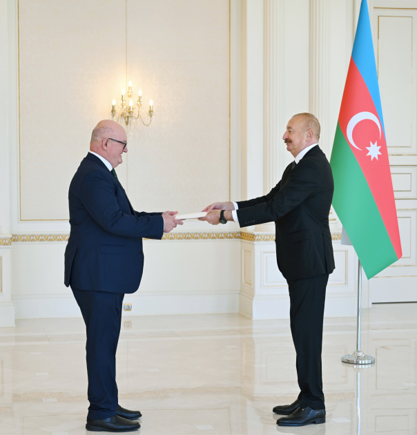 President Ilham Aliyev receives credentials of newly appointed British Ambassador to Azerbaijan (PHOTO)