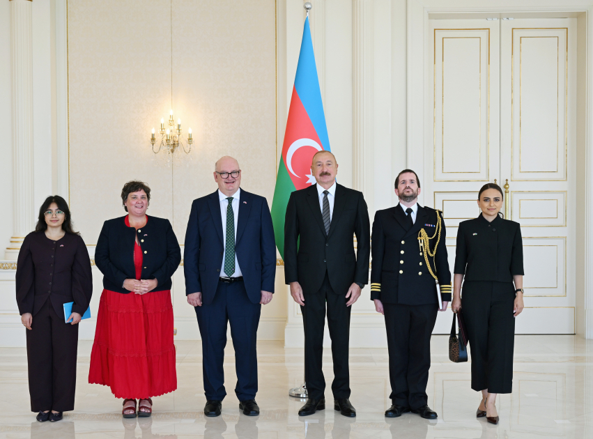 President Ilham Aliyev receives credentials of newly appointed British Ambassador to Azerbaijan (PHOTO)