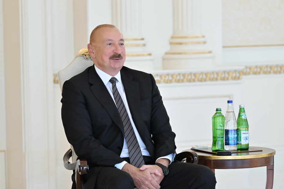 President Ilham Aliyev receives credentials of newly appointed British Ambassador to Azerbaijan (PHOTO)