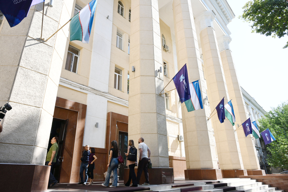 Azerbaijani journalists explore media environment of Uzbekistan (PHOTO/VIDEO)