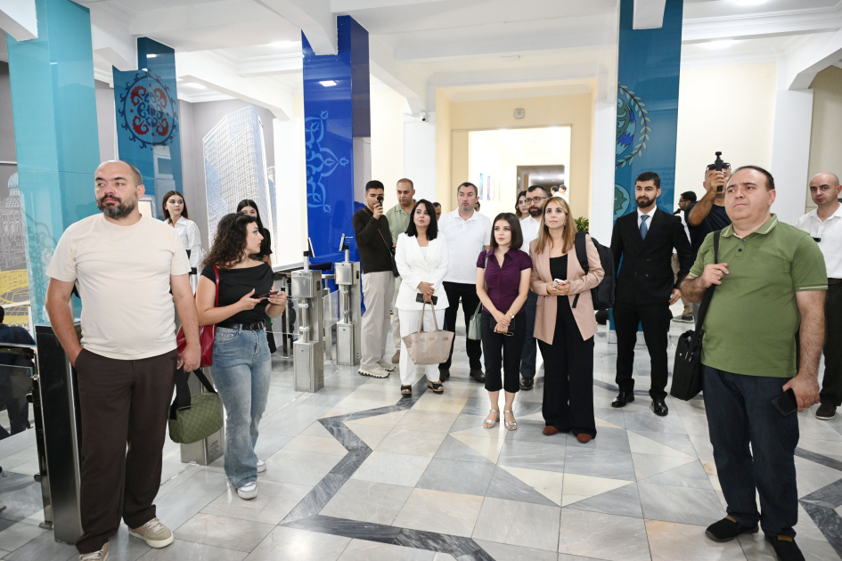 Azerbaijani journalists explore media environment of Uzbekistan (PHOTO/VIDEO)