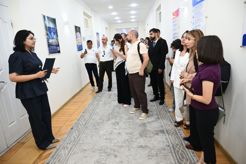Azerbaijani journalists explore media environment of Uzbekistan (PHOTO/VIDEO)
