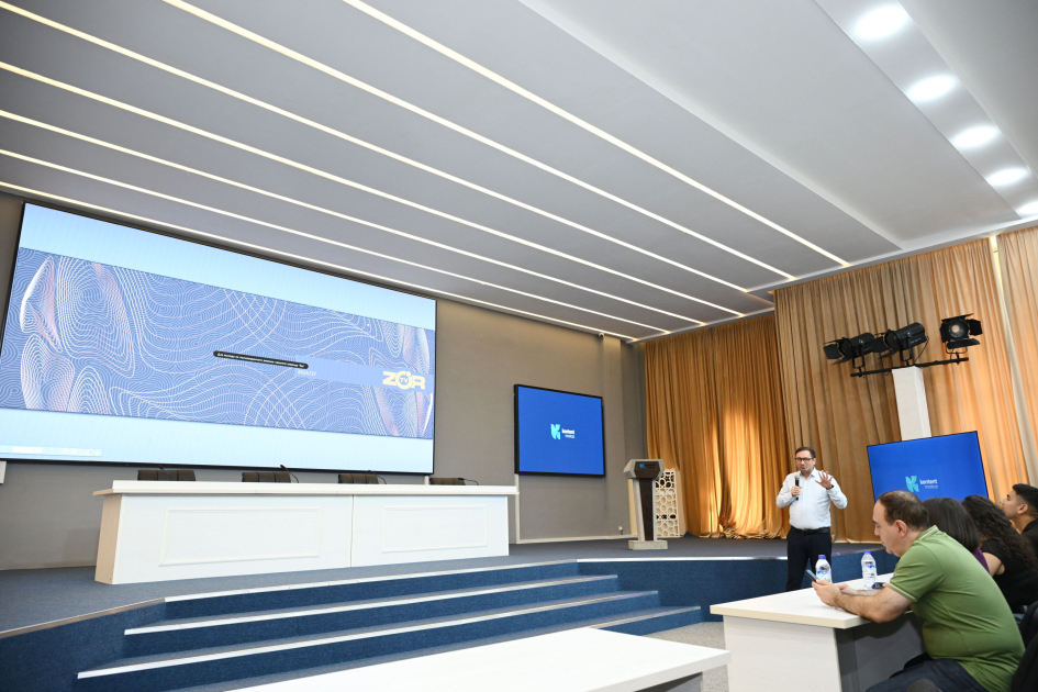 Azerbaijani journalists explore media environment of Uzbekistan (PHOTO/VIDEO)