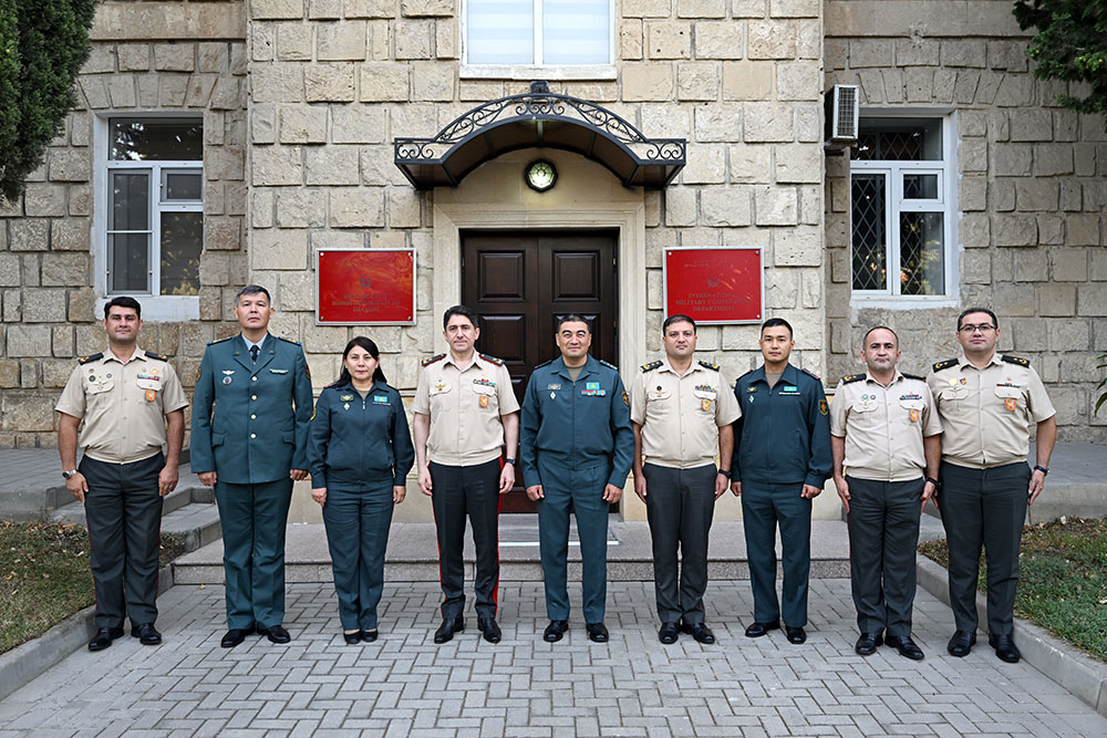 Azerbaijan, Kazakhstan review prospects for military cooperation (PHOTO)