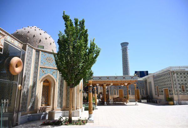 Azerbaijani journalists explore Silk Road Samarkand tourist center (PHOTO)