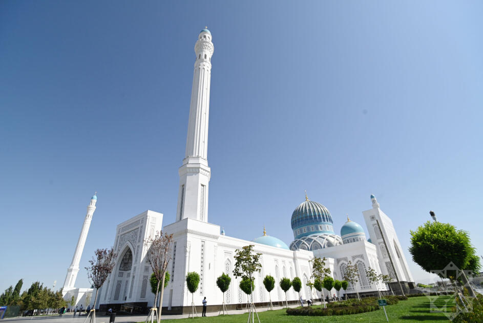 Azerbaijani journalists visit Imam al-Bukhari tourist complex near Samarkand (PHOTO)