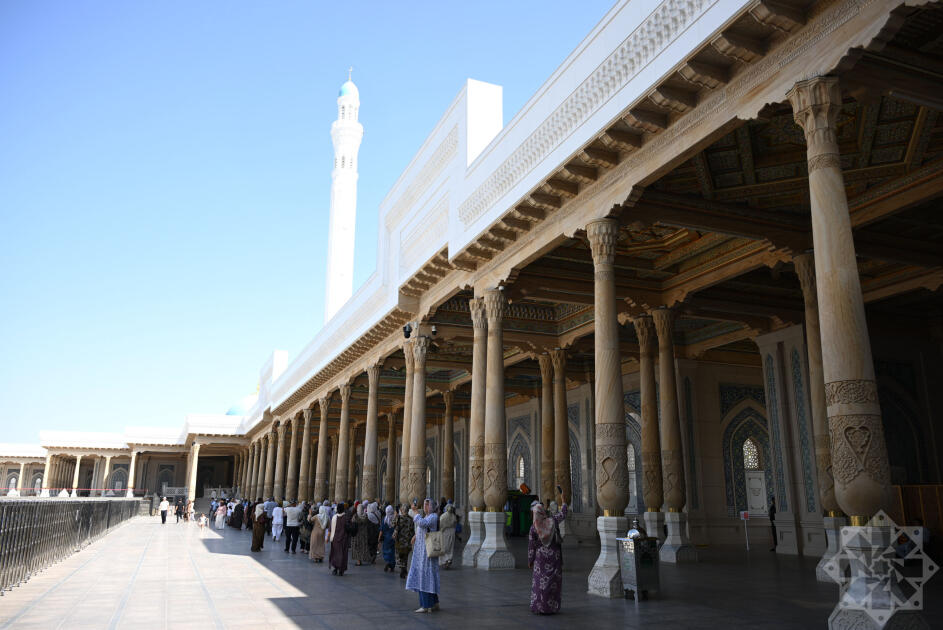 Azerbaijani journalists visit Imam al-Bukhari tourist complex near Samarkand (PHOTO)