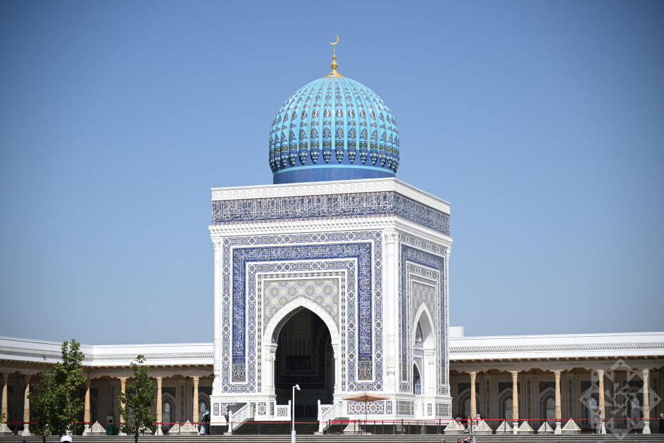 Azerbaijani journalists visit Imam al-Bukhari tourist complex near Samarkand (PHOTO)