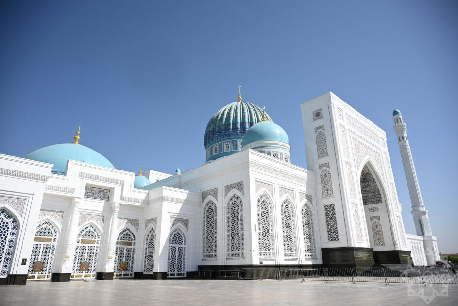 Azerbaijani journalists visit Imam al-Bukhari tourist complex near Samarkand (PHOTO)