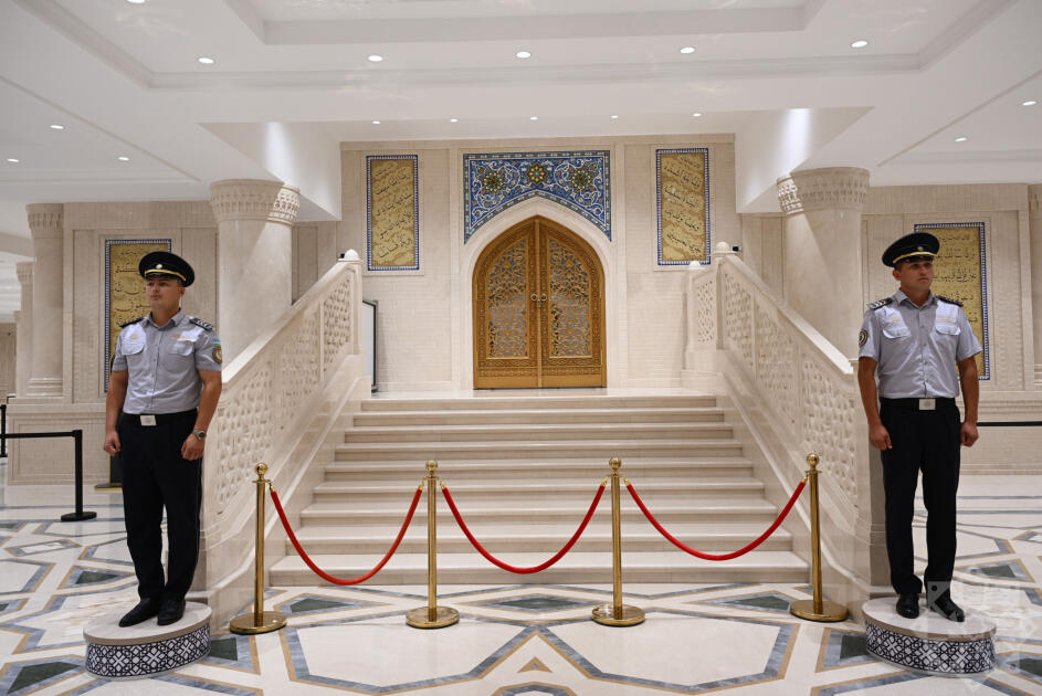 Azerbaijani journalists visit Imam al-Bukhari tourist complex near Samarkand (PHOTO)