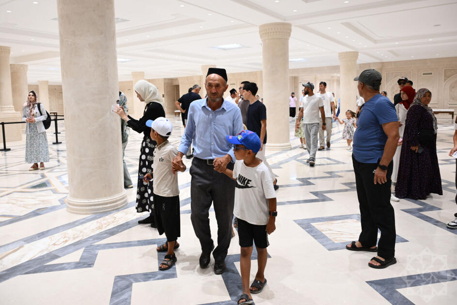 Azerbaijani journalists visit Imam al-Bukhari tourist complex near Samarkand (PHOTO)