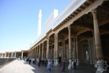 Azerbaijani journalists visit Imam al-Bukhari tourist complex near Samarkand (PHOTO)