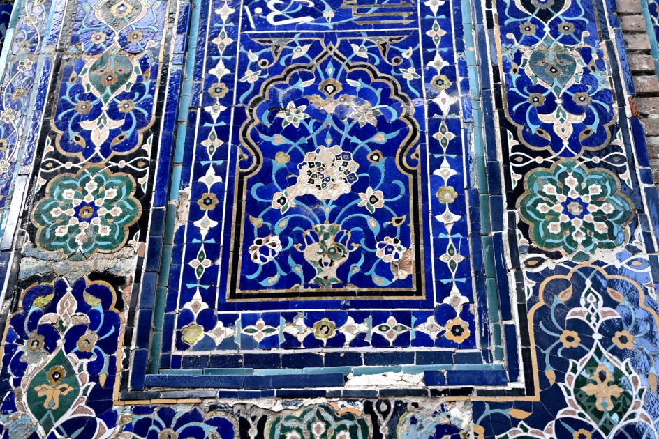 Azerbaijani journalists visit Shakhi Zinda memorial complex in Samarkand (PHOTO)