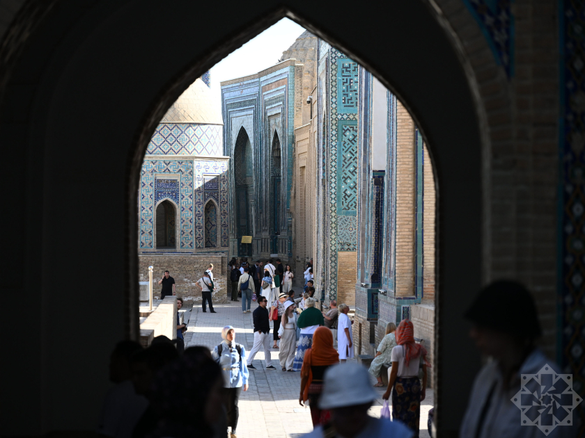 Azerbaijani journalists visit Shakhi Zinda memorial complex in Samarkand (PHOTO)