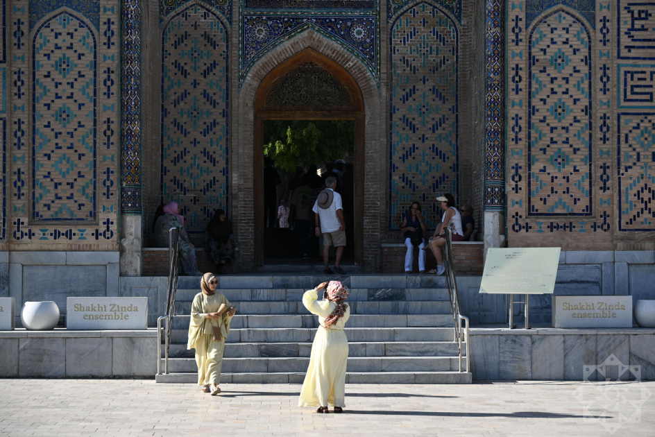 Azerbaijani journalists visit Shakhi Zinda memorial complex in Samarkand (PHOTO)