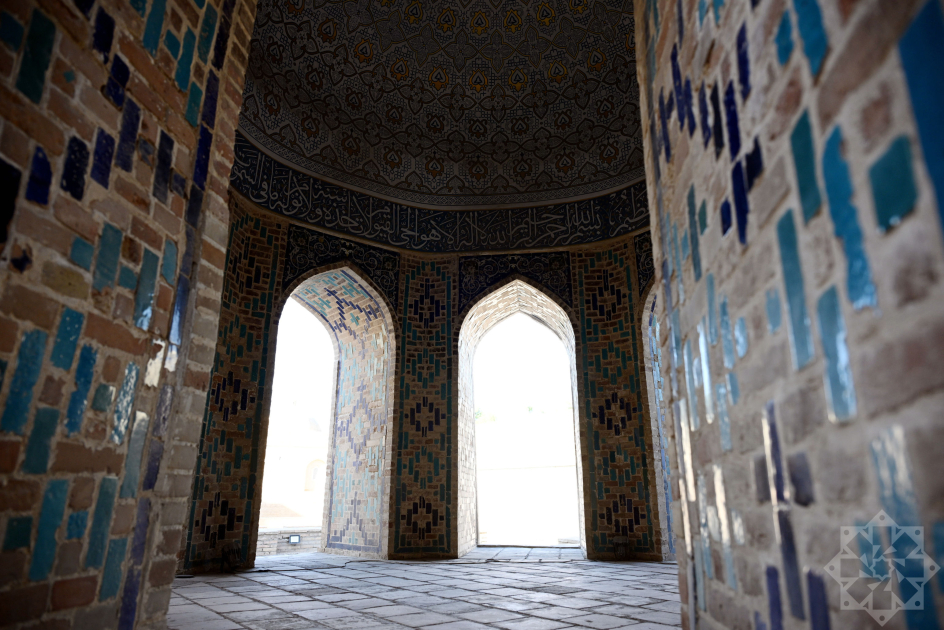 Azerbaijani journalists visit Shakhi Zinda memorial complex in Samarkand (PHOTO)