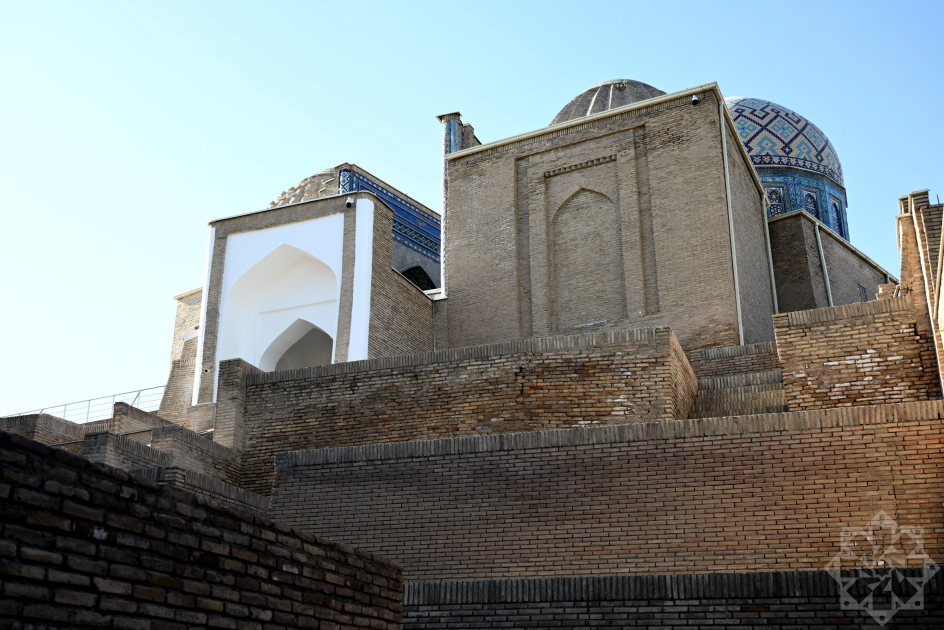 Azerbaijani journalists visit Shakhi Zinda memorial complex in Samarkand (PHOTO)