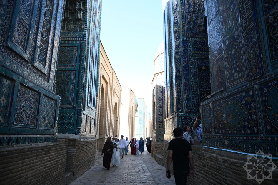 Azerbaijani journalists visit Shakhi Zinda memorial complex in Samarkand (PHOTO)