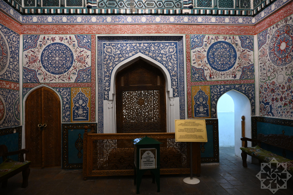 Azerbaijani journalists visit Shakhi Zinda memorial complex in Samarkand (PHOTO)