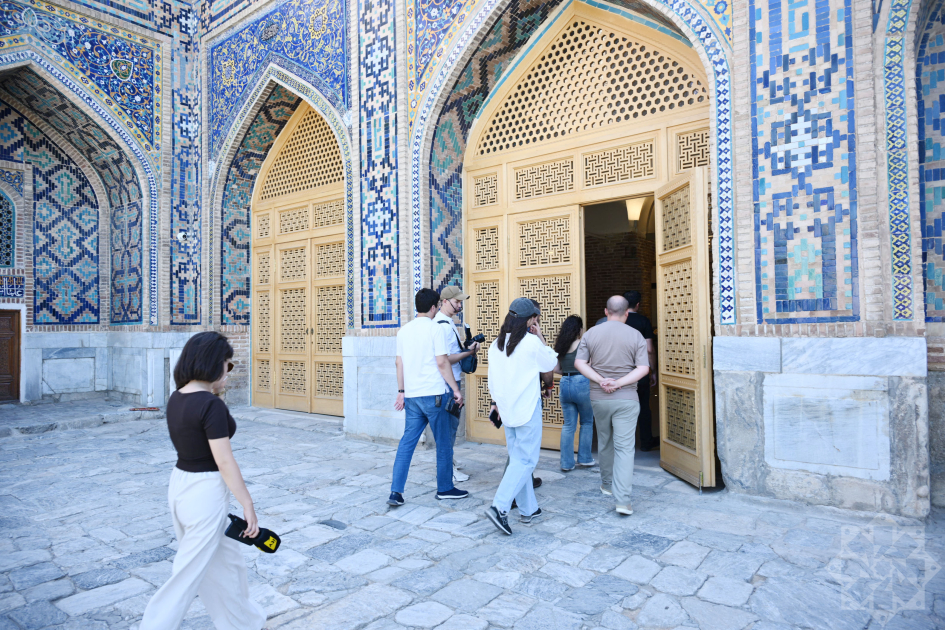 Three madrasas, one history: Azerbaijani journalists visit Registan square (PHOTO/VIDEO)