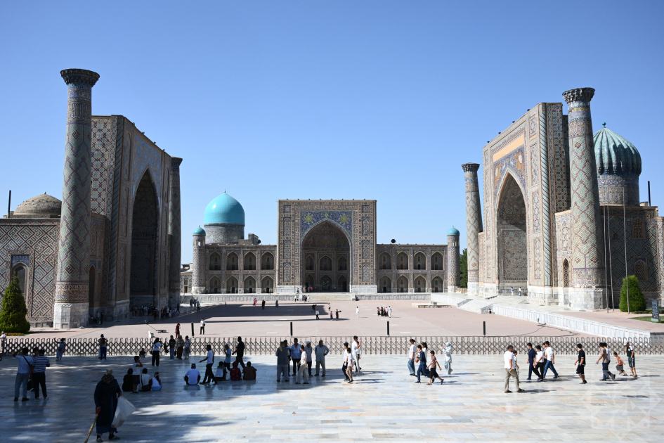 Three madrasas, one history: Azerbaijani journalists visit Registan square (PHOTO/VIDEO)
