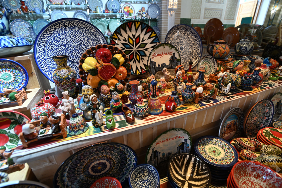 Azerbaijani journalists explore Silk Road Samarkand tourist center (PHOTO)