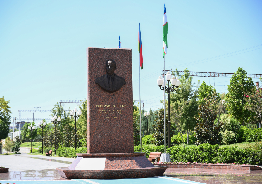 President Ilham Aliyev and First Lady lay flowers at bas-relief of National Leader Heydar Aliyev in Tashkent (PHOTO/VIDEO)