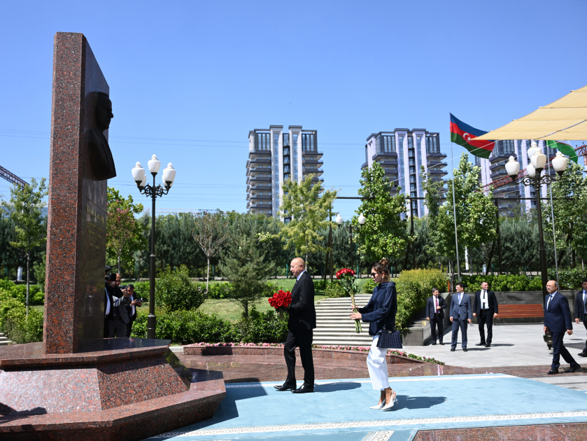 President Ilham Aliyev and First Lady lay flowers at bas-relief of National Leader Heydar Aliyev in Tashkent (PHOTO/VIDEO)