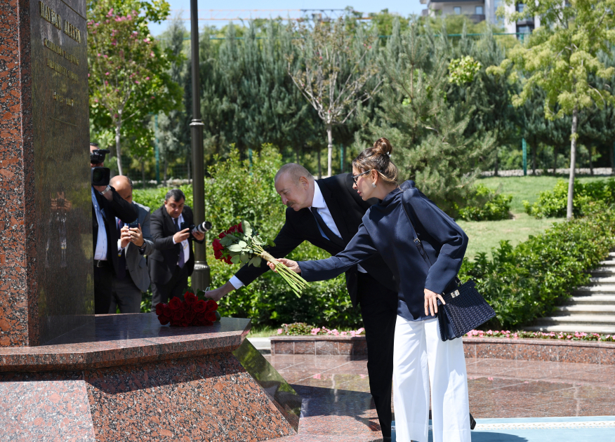 President Ilham Aliyev and First Lady lay flowers at bas-relief of National Leader Heydar Aliyev in Tashkent (PHOTO/VIDEO)