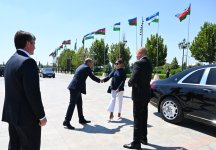 President Ilham Aliyev, First Lady Mehriban Aliyeva visited Independence Monument in Tashkent (PHOTO/VIDEO)