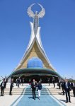 President Ilham Aliyev, First Lady Mehriban Aliyeva visited Independence Monument in Tashkent (PHOTO/VIDEO)