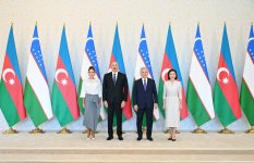 Presidents and First Ladies of Azerbaijan and Uzbekistan pose for joint photo at Kuksaroy State Residence (PHOTO/VIDEO)