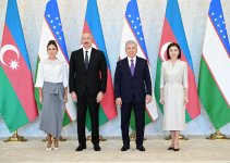 Presidents and First Ladies of Azerbaijan and Uzbekistan pose for joint photo at Kuksaroy State Residence (PHOTO/VIDEO)