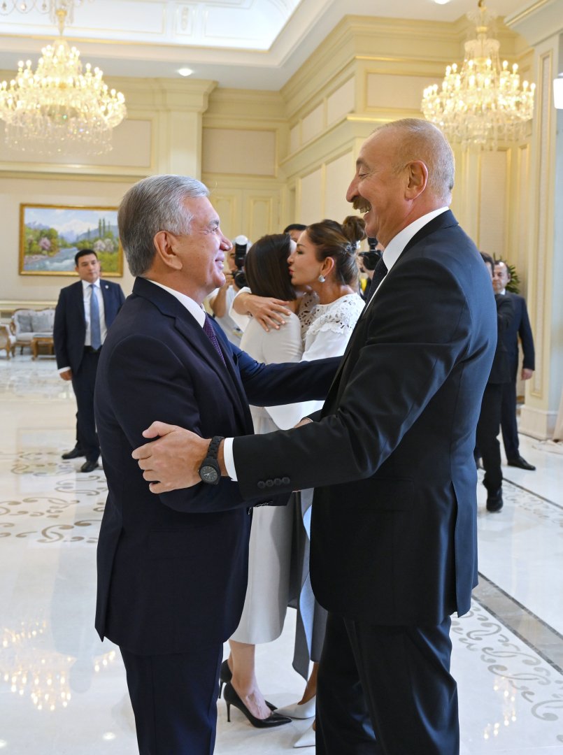 Presidents and First Ladies of Azerbaijan and Uzbekistan pose for joint photo at Kuksaroy State Residence (PHOTO/VIDEO)