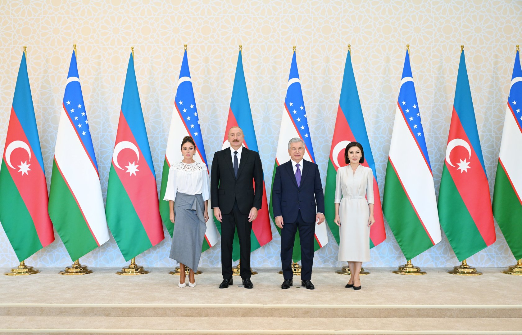 Presidents and First Ladies of Azerbaijan and Uzbekistan pose for joint photo at Kuksaroy State Residence (PHOTO/VIDEO)