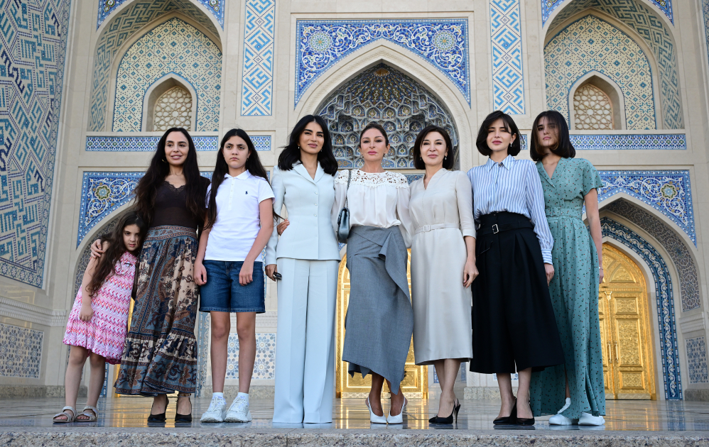 First Lady Mehriban Aliyeva and Leyla Aliyeva visit Center of Islamic Civilization in Tashkent (PHOTO)