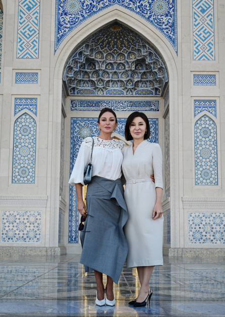 First Lady Mehriban Aliyeva and Leyla Aliyeva visit Center of Islamic Civilization in Tashkent (PHOTO)