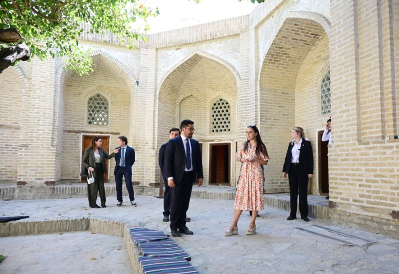 Leyla Aliyeva explores works of first Bukhara Biennial (PHOTO)