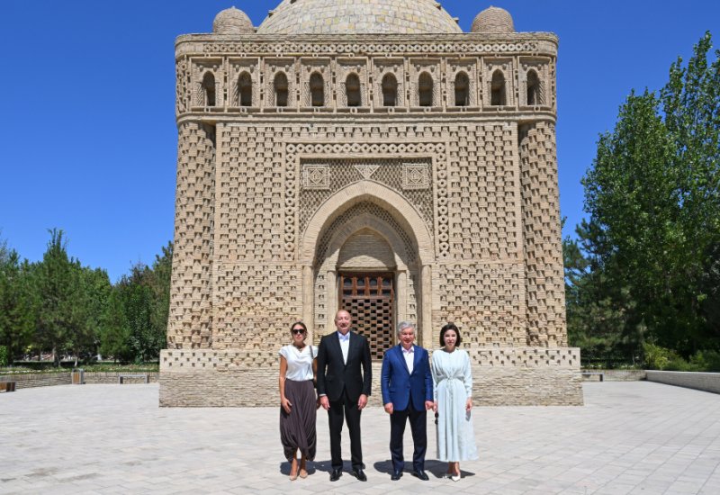 Presidents and First Ladies of Azerbaijan and Uzbekistan visit Ismail Samani Mausoleum in Bukhara (PHOTO/VIDEO)