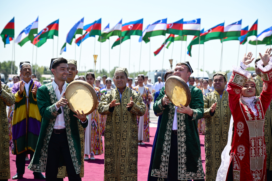 President Ilham Aliyev, First Lady Mehriban Aliyeva arrive in Bukhara from Tashkent (PHOTO/VIDEO)