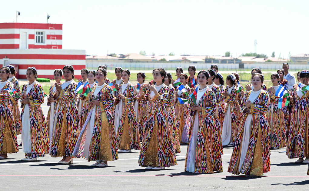 President Ilham Aliyev, First Lady Mehriban Aliyeva arrive in Bukhara from Tashkent (PHOTO/VIDEO)