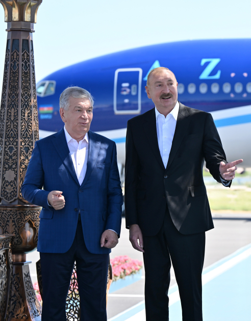 President Ilham Aliyev, First Lady Mehriban Aliyeva arrive in Bukhara from Tashkent (PHOTO/VIDEO)