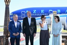 President Ilham Aliyev, First Lady Mehriban Aliyeva arrive in Bukhara from Tashkent (PHOTO/VIDEO)