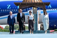President Ilham Aliyev, First Lady Mehriban Aliyeva arrive in Bukhara from Tashkent (PHOTO/VIDEO)